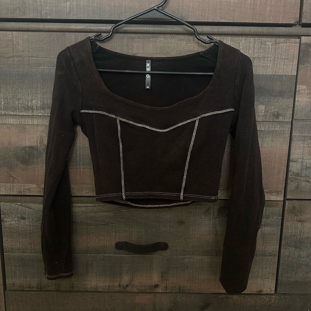 Kittenish crop long sleeve top